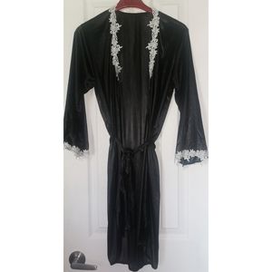 2/$15‼️NWOT Sheer kimono cover up robe with lace